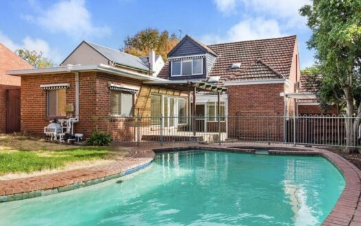 Five Bedroom Home in Camberwell!