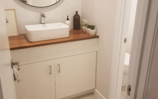 Beautiful Townhouse in Kew!