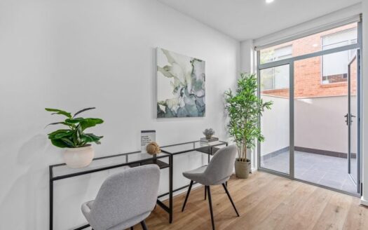 Contemporary Luxury with Spacious Design and Prime Kew Location