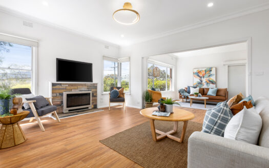 Bright Family Living Near Tintern Precinct