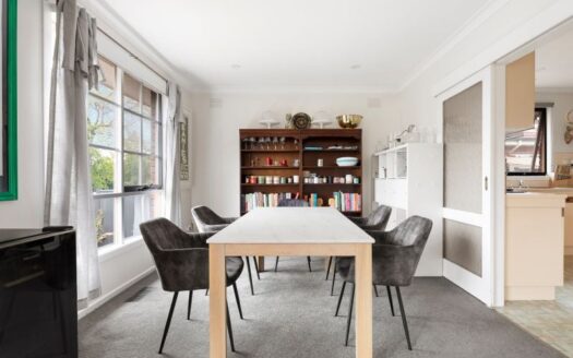 Dual-Living-Zoned Gem Close to Shops & Parks