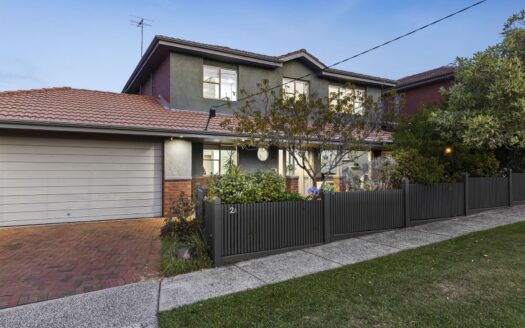 Beautiful Home in Kew East!!