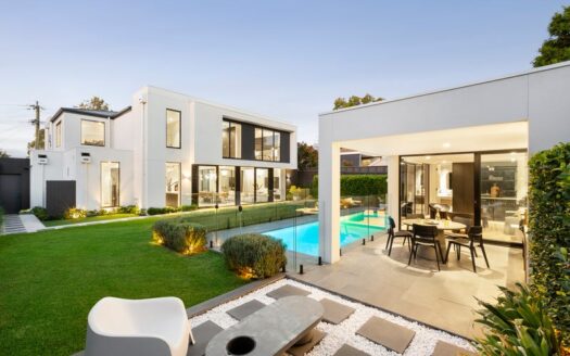 Luxury Family Living with Pool & Pool House – Camberwell
