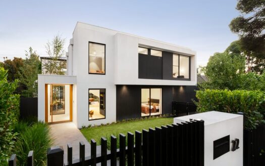Luxury Family Living with Pool & Pool House – Camberwell