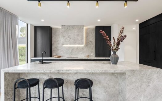 Luxury Family Living with Pool & Pool House – Camberwell