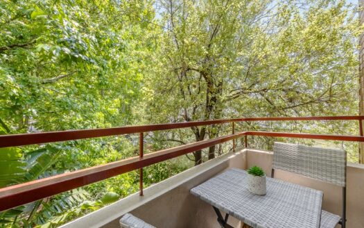 Light-Filled 3-Bedroom Apartment in Prime Windsor Location with Car Space