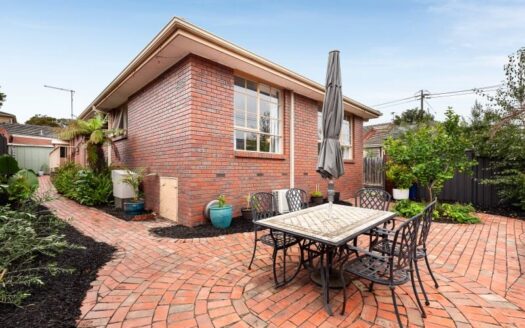 Dual-Living-Zoned Gem Close to Shops & Parks