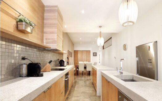 Effortless modern living in stylish townhouse, within prime Richmond locale