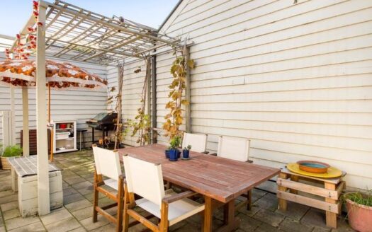 Period Beauty in a Prestige Location